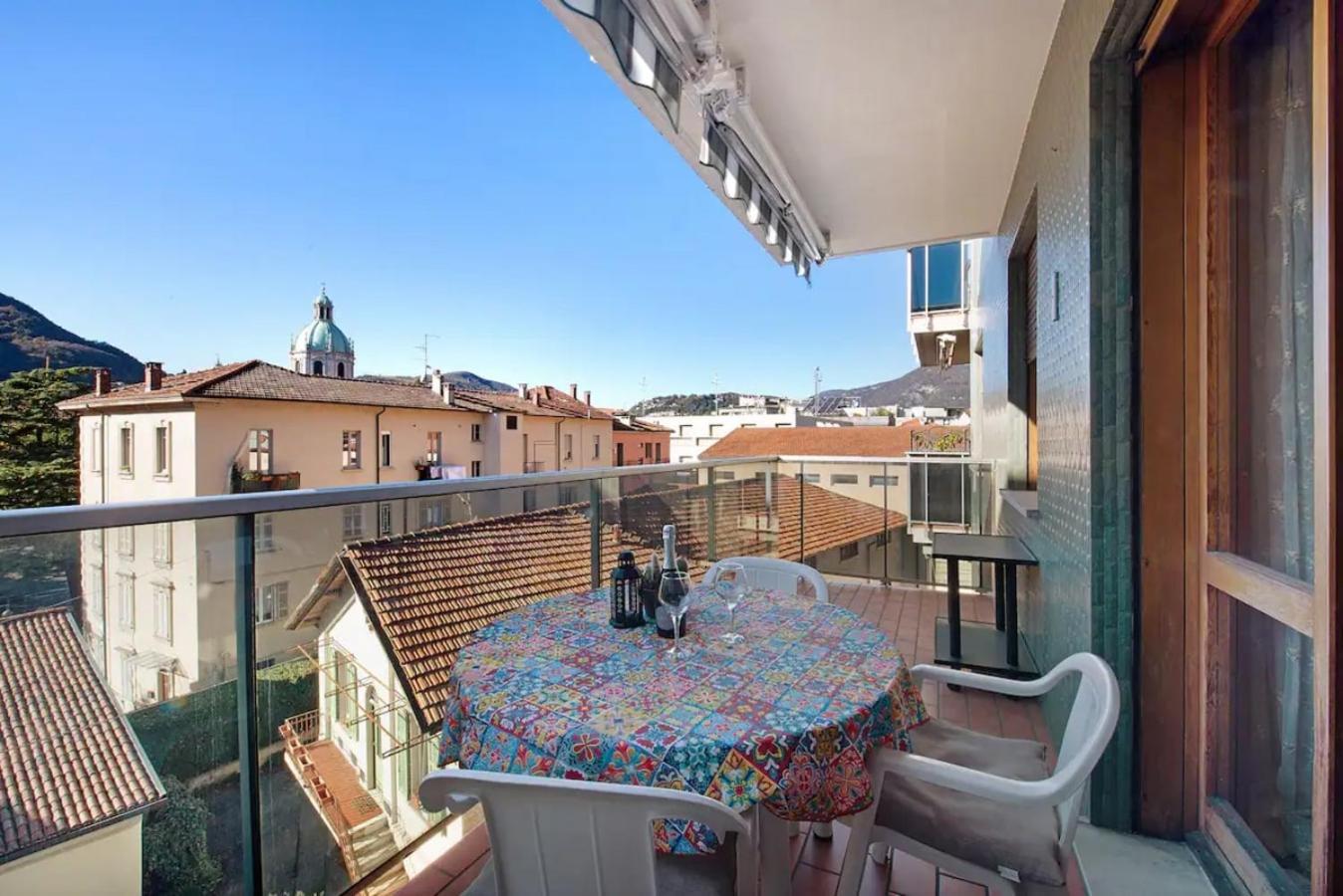 Appartamento House of Roses con vista Duomo Como Exterior foto